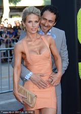 组图：布莱克性感亮相《野蛮人》洛杉矶首映