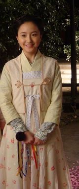 高清幻灯：李倩展示百变造型 《衣被》中魅力非凡