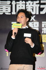 组图：张智霖亮相签唱会 气质优雅帅气养眼