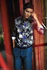 组图：蒋劲夫复古印花型男写真沉静内敛