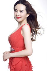 组图：孟茜深V裙烈焰红唇秀性感