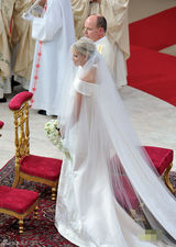 组图：摩纳哥王储大婚 王妃珍珠婚纱典雅华贵赛凯特