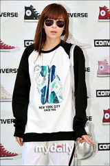 组图：Kara成员具荷拉及演员崔江熙等出席活动