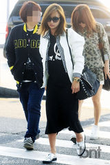 组图：韩团SISTAR赴港开唱 睡眼惺忪哈欠连天