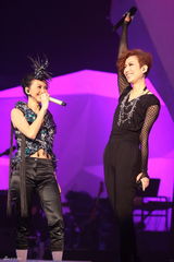 高清：孙燕姿巡演香港站落幕 好友郑秀文情义相挺