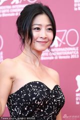 组图：《莫比乌斯》发布会 徐英雨献吻李恩宇