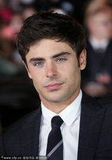 组图：《帕克兰医院》发布会 埃夫隆电眼迷人