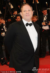 幻灯图集：《蓝色情人节》首映 希斯-莱杰遗孀现身