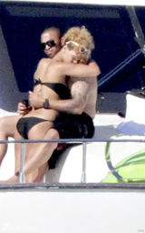 幻灯图集：蕾哈娜和新男友南加州惬意度假