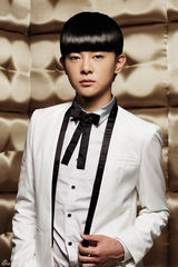 组图：张皓然单曲造型曝光 蘑菇头打造复古风