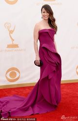 组图：《广告狂人》琳达-卡德里尼玫红裙美艳