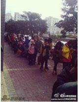 组图：真爱日民政局逆天长队结婚似春运