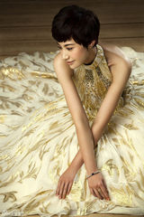 杨雪礼服写真曝光 尽显高贵典雅风范