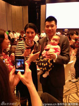 星星档案：盘点黄奕与老公黄毅清昔日甜蜜瞬间