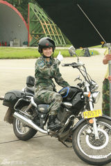 幻灯图集：黄奕军装造型曝光 清丽美女英姿飒爽