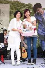 组图：张芸京新造型女人味 传与小煜暧昧粉丝心碎