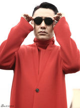 组图：吴秀波写真冷暖色碰撞 彰显纯爷们风范