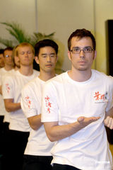 幻灯：《叶问前传》造势 黄奕忙宣传不受离婚影响