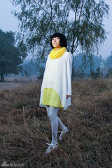 组图：周子琰拍新歌MV冰冻24小时 演绎忧伤少女