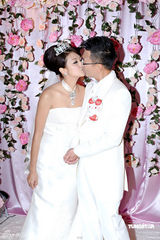 高清：陈国邦迎娶罗敏庄现场洒泪 众无线艺人道贺