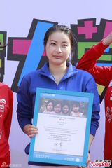 组图：郭晶晶教爱子拜年手势 看旧爱田亮综艺