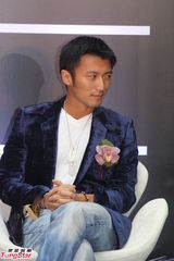 组图：谢霆锋否认介入王菲婚姻传闻