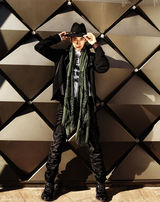 组图：宋珉宇发布夹克写真 时尚潮范十足