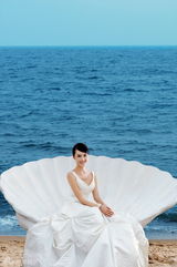 组图：《新玉观音》即将播完 饶敏莉拍摄婚纱照