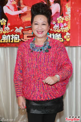 组图：滕丽名老公公开亮相 献热吻祝贺爱妻生日