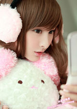 幻灯图集：小龙女彤彤冬日写真 粉嫩装扮可爱