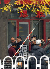 组图：刘涛口含棒棒糖携于和伟对戏 指手画脚