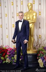 组图：丹尼尔-戴-刘易斯与梅丽尔-斯特里普合影