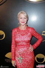 组图：张曼玉优雅透视裙现身笑容甜美