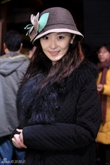 幻灯图：电影《绝恋》开机 杨子携黄圣依李曼亮相