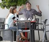 组图：库切与未婚妻秀恩爱 米拉小腹隆起显孕相