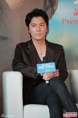 组图：福山雅治新片香港首映 粉丝围堵场面火爆