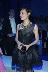 组图：孙俪蕾丝黑裙明艳动人 盼演轻松喜剧