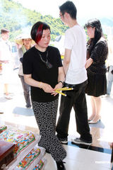 幻灯图集：肥肥沈殿霞生忌 好友陈淑芬等拜祭