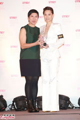 组图：徐子珊真空上阵出席时尚杂志庆典