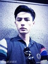 组图：张亮超模好友刘畅走红 长腿奶爸偶像颜