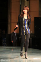 幻灯图：蔡依林品牌落户上海 没与周董分享开店经验