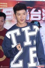 组图：敖犬尬舞宝刀未老 气喘自嘲人老变退步