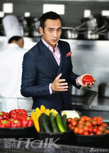 组图：黄觉杂志大片卖萌搞怪 亦动亦静男人味