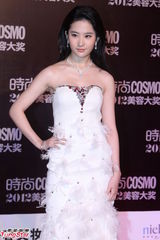 组图：孙俪倪妮低胸红装 李宇春金喜善惹注目