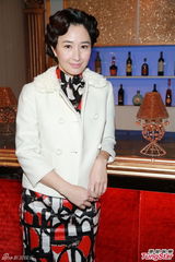 组图：欧阳震华健康复工 笑言欲请貌美男看护