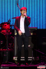 组图：蔡健雅抱吉他飙歌 压轴免费宣传新歌