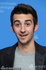 《血之救赎》发布会 导演亲热摸男主角玩“断背”