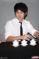 组图：曹格酒后闹事召开记者会 敬三杯茶道歉