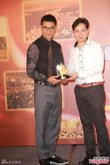 组图：钟嘉欣陈展鹏等主演齐聚 萧正楠否认绯闻