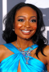 高清组图：玛琳娜-莫耶蓝色皮草手套贵气逼人